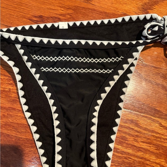 Black and White Triangle Bikini Set - Picture 3 of 8